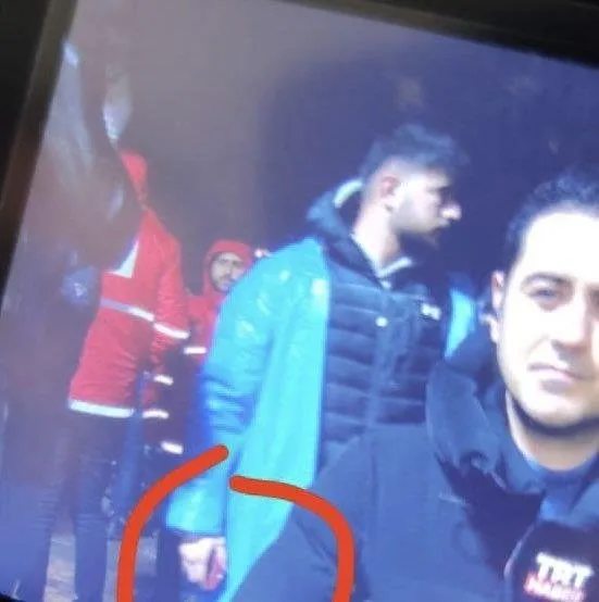 depremden-siyaset-devsiren-umit-ozdaga-arama-kurtarma-ekiplerinden-tepki-senden-biktik-1676232694669.jpeg Depremden siyaset devşiren Ümit Özdağ'a enkaz başında tepki: "Bıktık"