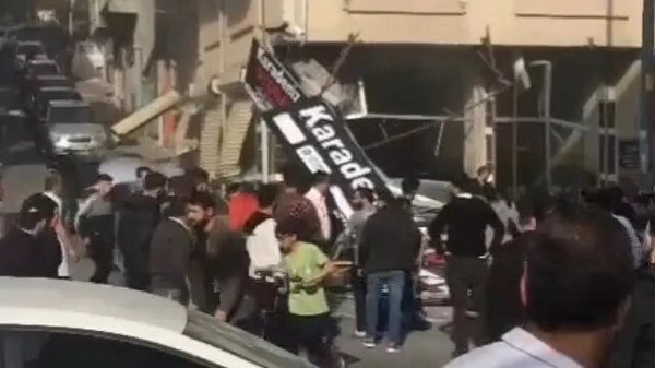 1684942701513.jpg İstanbul Esenler'deki iş yerinde patlama! Ortalık savaş alanına döndü! Yaralılar var... - 2
