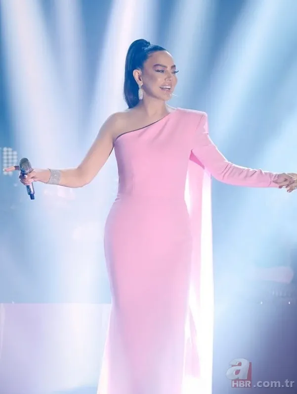 Eşref Rüya'da duygusal gece: Demet Özdemir söyledi, Ebru Gündeş kayıtsız kalmadı 4