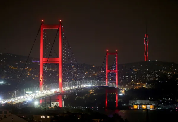 Küçük Çamlıca Radyo ve TV Kulesi'nden Türk bayrağı ile 29 Ekim kutlaması - 1