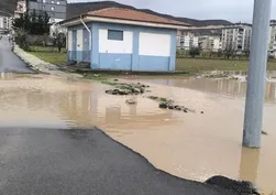 Sağanak Güneydoğu’yu vurdu! Sokaklar nehre döndü