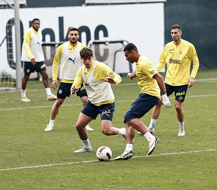fenerbahcede-konyaspor-macinin-hazirliklari-devam-etti-1714660692939.jpg Fenerbahçe'de Konyaspor maçının hazırlıkları devam etti - 1