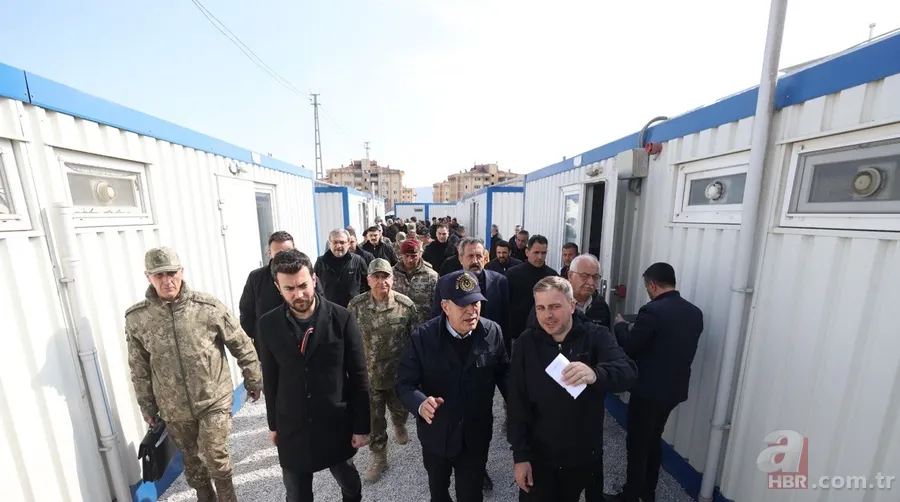 Milli Savunma Bakanı Hulusi Akar, Deprem Harekat Planı'nı saat saat açıkladı: Uzaktan ahkam kesmekle olmuyor 22
