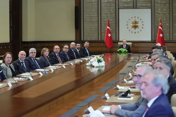 Bir dönem sona erdi! Başkan Erdoğan açıkladı: Maske zorunluluğu kalktı! 2 yerde zorunluluk sürecek