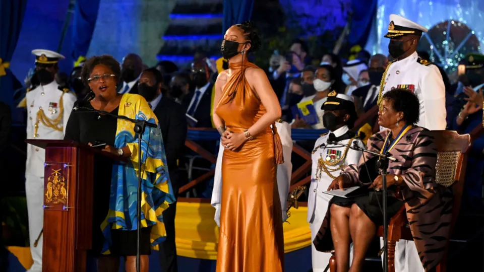 Rihanna Barbados'ta ulusal kahraman oldu! 55 yıl sonra Cumhuriyet kuruldu