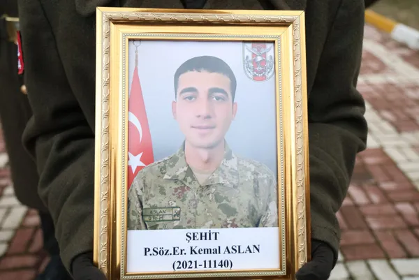 Şehit babası oğlu Kemal Aslan ile son görüşmesini anlattı: İzne gelmek istiyordu temelli geldi