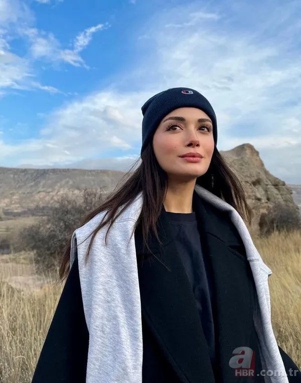 Safir dizisinin Feraye'si Özge Yağız'ın ablası güzelliğiyle hayran bıraktı! İki kardeş resmen birbirinin aynısı... 2