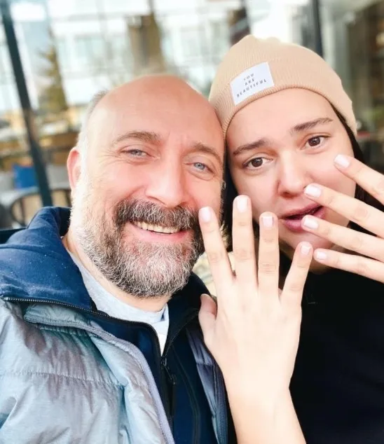 Bergüzar Korel ev halini paylaşıp hayalini anlattı: Sanırım bunun için 112 yılımız daha var