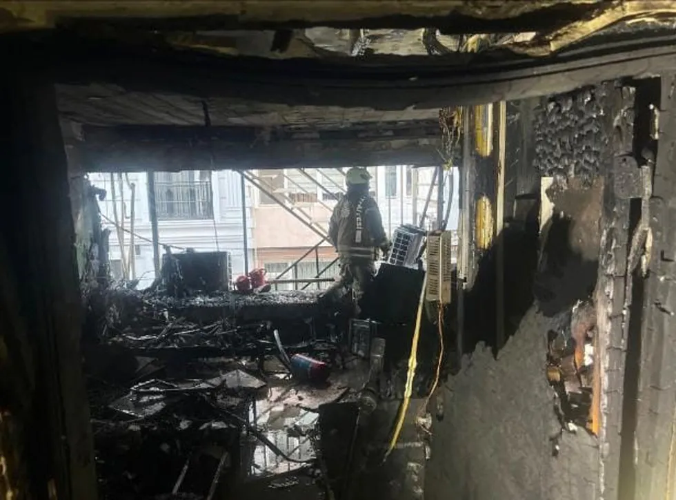 Bakırköy’de 6 katlı otelde korku dolu anlar: Üst katlara sıçrayan yangında 12 kişi yaralandı, 7 kişi tahliye edildi - 4
