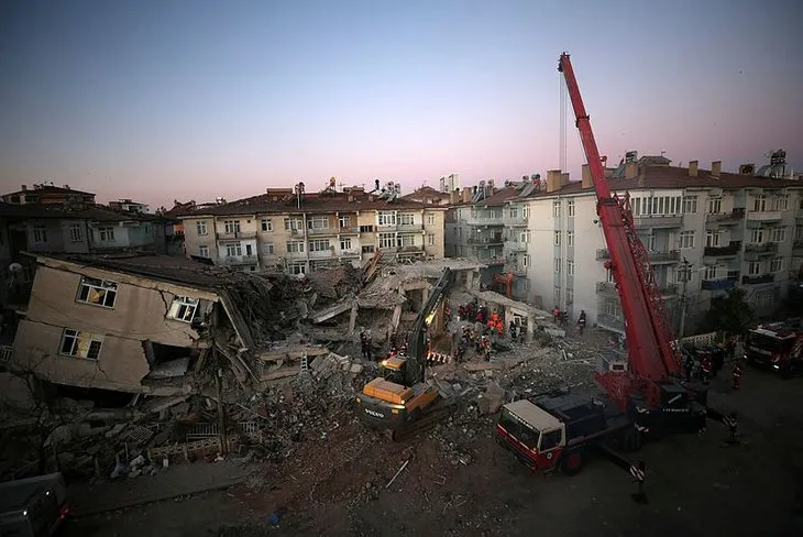 SON DAKİKA: Elazığ'daki deprem arama-kurtarma çalışmalarına onlar da katıldı! Harekete geçtiler