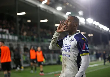 Galatasaray'dan sürpriz sağ bek hamlesi!