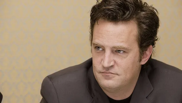 1698567429935.jpg Matthew Perry kimdir, neden öldü? Friends dizisinin Chandler Bing'i kaç yaşındaydı? Rol aldığı dizi ve filmler... - 5