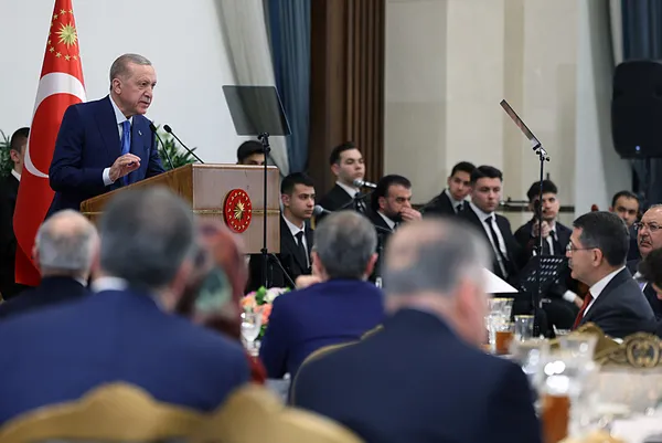 baskan-erdogan-sehit-aileleri-ile-iftar-programinda-konustu-85-milyon-tek-yurek-tek-bilek-1710193858192.jpg Başkan Erdoğan "Şehit Aileleri ile İftar" programında konuştu: 85 milyon tek yürek tek bilek! - 3