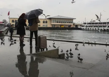 5 günlük hava durumunda sağanak yağmur görüldü! İstanbullulara sarı kodlu uyarı | 2 bölgeye fırtına dönüyor