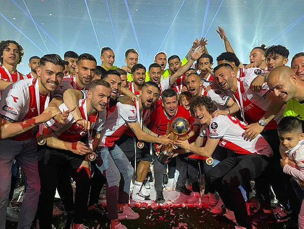 Süper Lig’e yükselen Samsunspor kupasını aldı