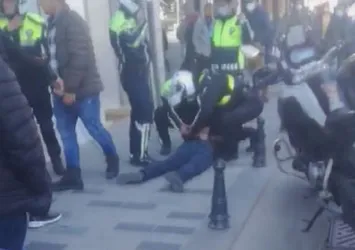 Beyoğlu'nda banka şubesinde büyük panik! Bıçakla içeri girip tehditler savurdu