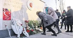 Dünya depremzedeler için seferber!
