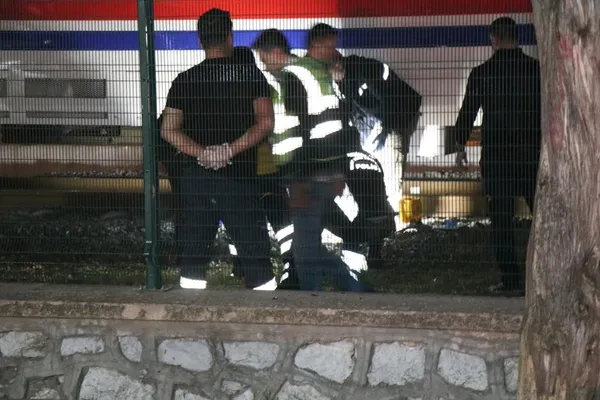 1668881685903.jpg Sakarya'da anlık dalgınlık ölüm getirdi! Genç kız elektrikli skuter ile trenin altında kaldı! İşte o feci kazanın görüntüleri... - 2