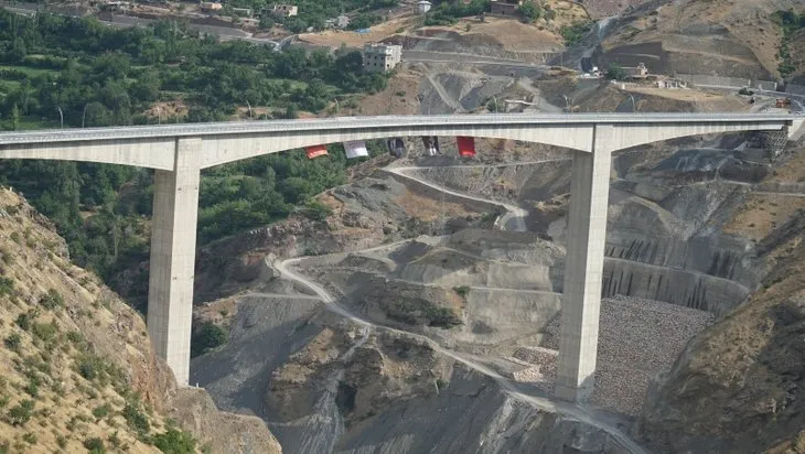 Beğendik Köprüsü Güneydoğu'yu Doğu'ya bağlayacak! Türkiye'nin en yüksek köprüsü açıldı