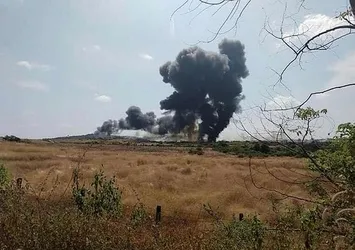 Hindistan’da savaş uçağı düştü