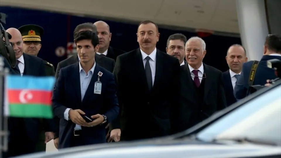 Liderler peş peşe İstanbul'a indi