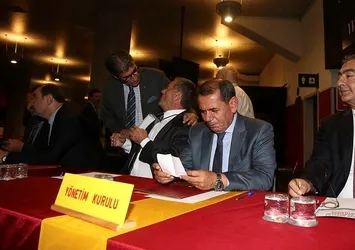 Dursun Özbek'ten genel kurulda büyük sürpriz