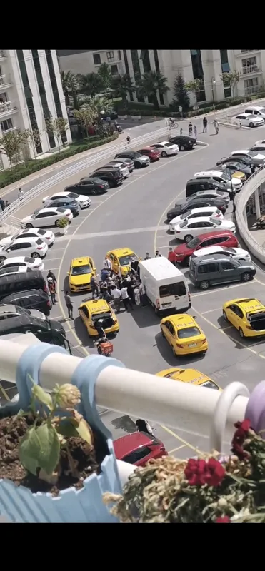 1619941285208.jpg İstanbul Esenyurt'ta yol kavgası! Muşta ile saldırdı - 1