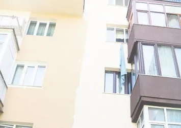 Polisler şaştı! Dördüncü kattan çarşafla...