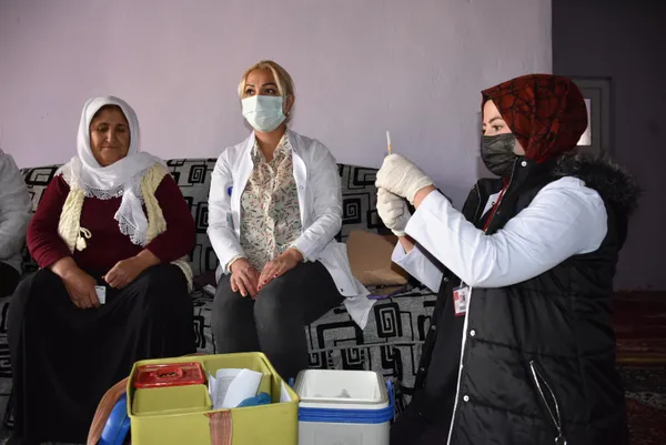 En çok aşı olan iller hangileri? İki doz aşıda oran yüzde 80'i geçti - 6