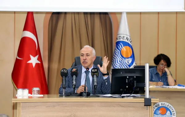 Akdeniz Belediye Meclisi’nde HDP’lilerden İstiklal Marşı provokasyonu! CHP’liler Öcalan propagandasına sessiz kaldı