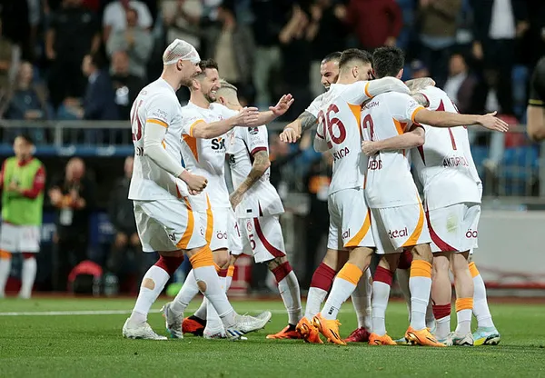 Galatasaray’da İcardi rüzgarı! Şampiyonluğa bir adım daha yaklaştı! İstanbulspor 0-2 Galatasaray MAÇ SONUCU