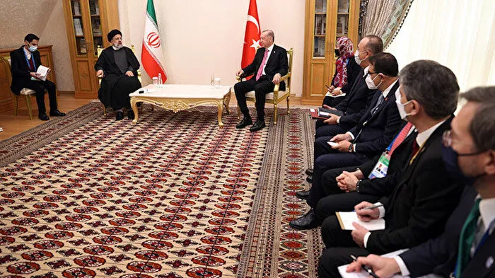 baskan-erdogan-ile-iran-cumhurbaskani-reisi-telefonda-gorustu-1642878699588.jpg Başkan Erdoğan ile İran Cumhurbaşkanı Reisi telefonda görüştü - 1