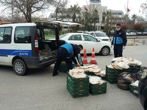 Salihli'de, açıkta satılan 7 bin ekmeğe el koyuldu - 2