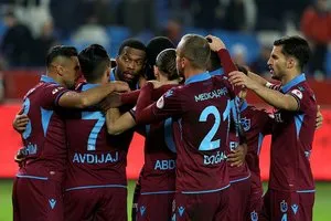 Trabzonspor, Altayı 4 golle geçti