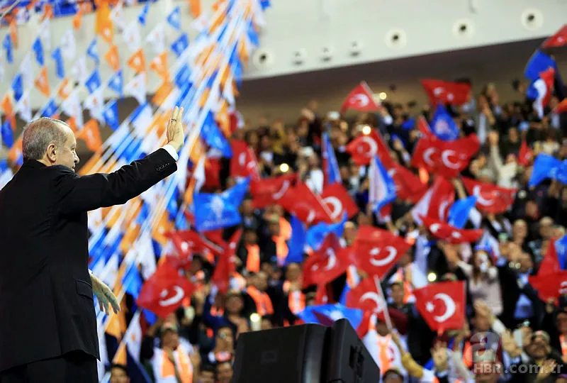 Cumhurbaşkanı Erdoğan, 105 yaşındaki Fikriye ninenin elini öptü 24