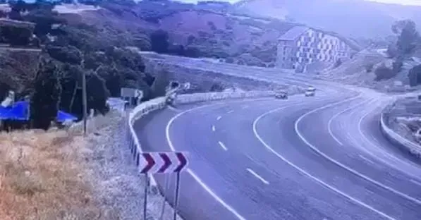 tuncelide-dehset-motosiklet-kazasi-1-olu-1-agir-yarali-1625480775117.jpg Tunceli'de feci motosiklet kazası: Ölü ve yaralı var - 3