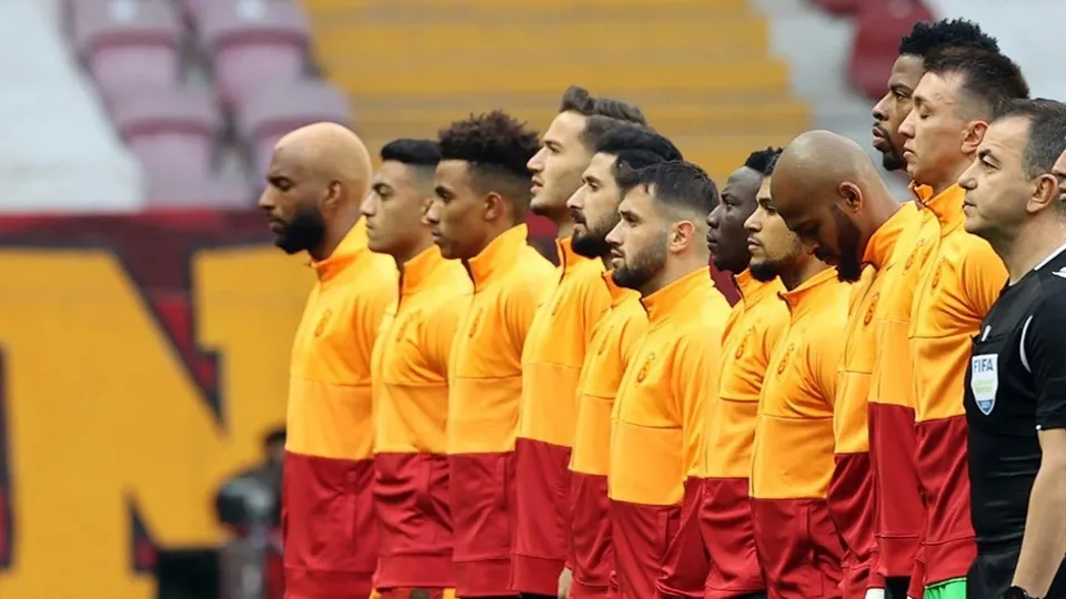 Son dakika | Galatasaray'da yolcular belli oldu! İşte listedeki 12 isim