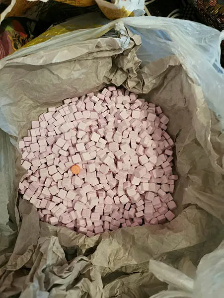 Jandarmadan baskın! Çankırı'da soba bacasından 1141 adet uyuşturucu hap çıktı - 1