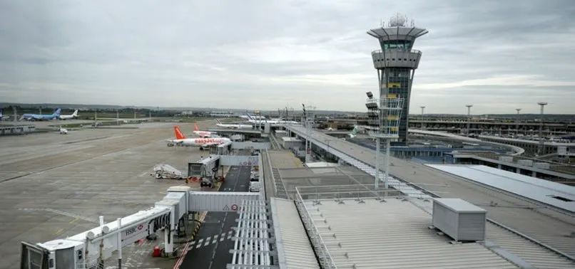 Paris Orly Havalimanı'nda bomba ihbarı