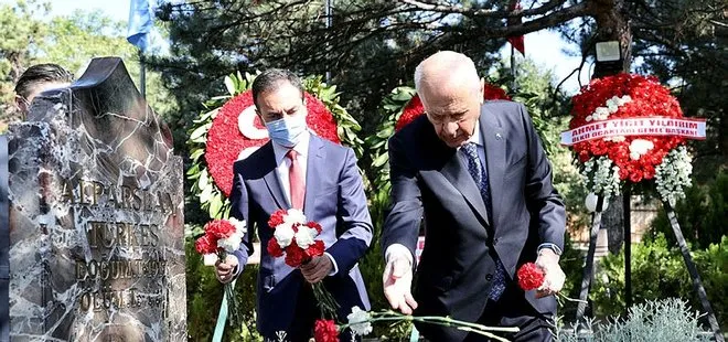 Son dakika: MHP Genel Başkanı Bahçeli’den Alparslan Türkeş’in kabrine ziyaret