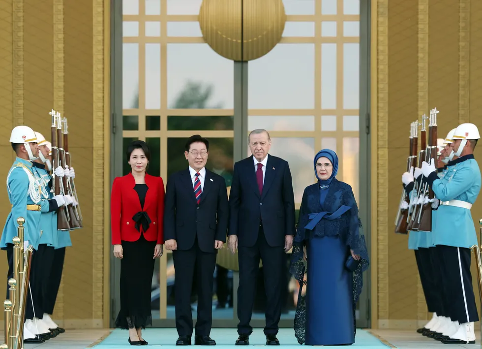erdogan-ciftinden-nato-liderleri-onuruna-ozel-davet-ankarada-tarihi-aile-fotografi-1783449399911.jpg Erdoğan çiftinden NATO liderleri onuruna özel davet: Ankara'da tarihi aile fotoğrafı - 1