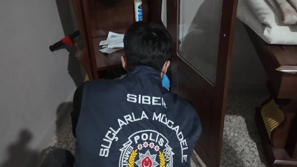Veri analistinden akılalmaz vurgun: Sistemi 7 saniye geciktirip milyonları götürdü! WhatsApp mesajları ortaya çıktı