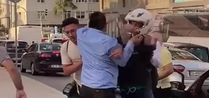 İETT şoförü vatandaşla kavgaya tutuştu! Şoför güçlükle zapt edildi