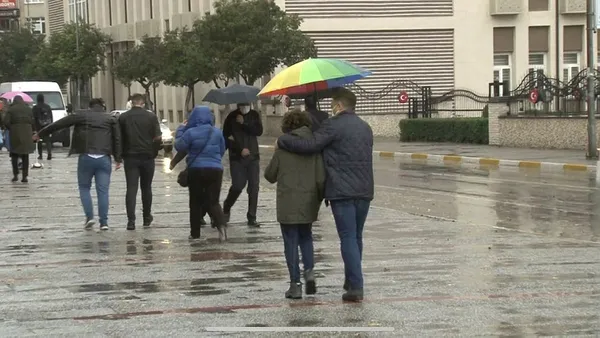 meteorolojiden-bir-firtina-uyarisi-daha-yarin-da-devam-edecek-bircok-ili-ilgilendiriyor-1638199621896.jpg Meteorolojiden bir fırtına uyarısı daha: Yarın da devam edecek! Birçok ili ilgilendiriyor - 2