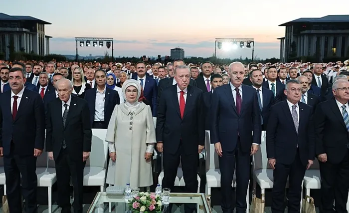 baskan-erdogandan-onemli-aciklamalar-5-kol-aparatlarinin-tuzagina-dusmeyecegiz-1725045644529.jpg Başkan Erdoğan, 30 Ağustos Zafer Bayramı Özel Konseri programında konuştu