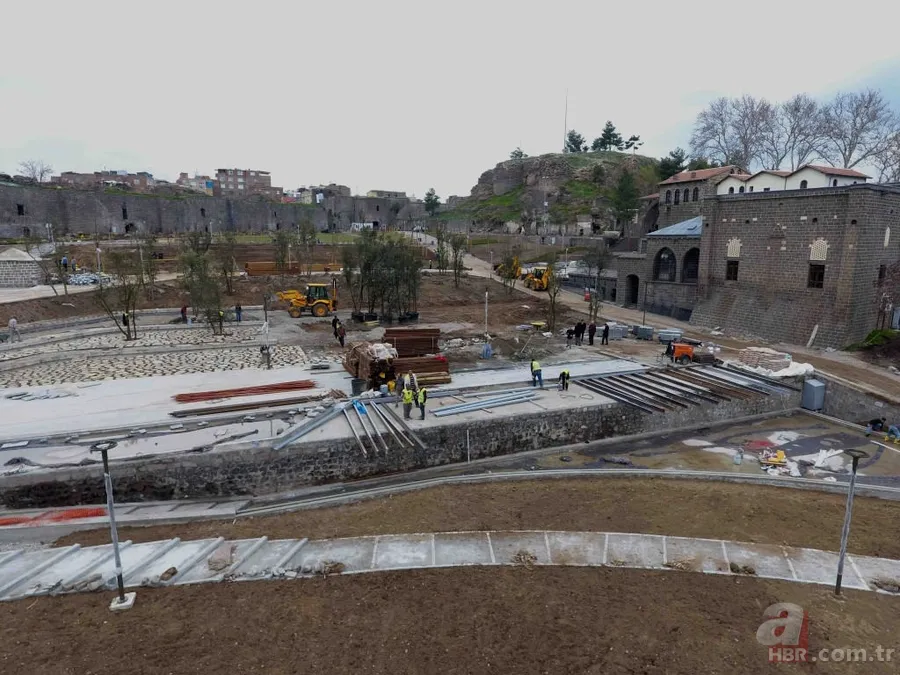 Devlet, Sur'u yeniden inşa ediyor 17