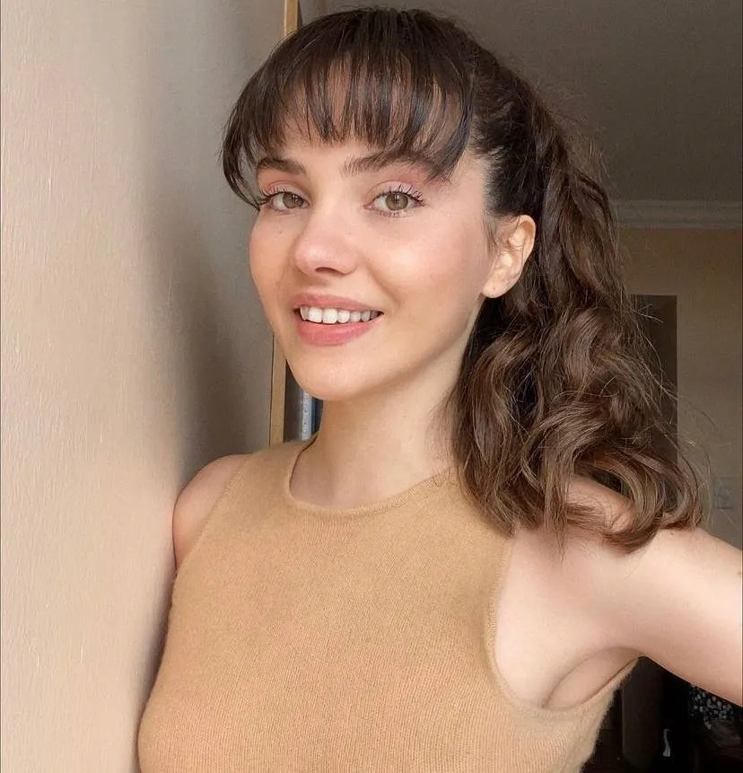 Üç Kız Kardeş Dönüş kimdir, gerçek adı ne? Üç Kız Kardeş Almila Ada kimdir,  aslen nereli? İşte Instagram hesabı...