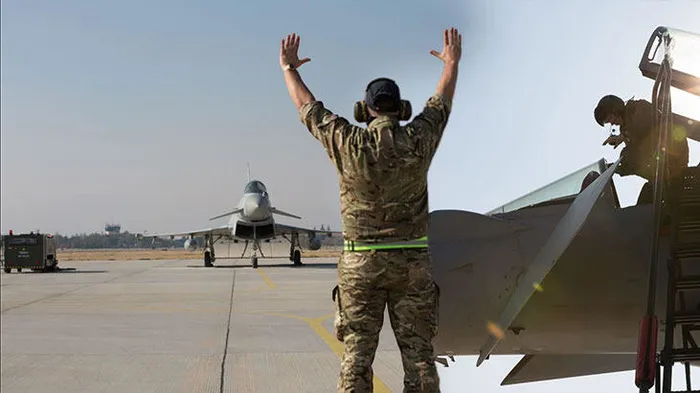 MSB açıkladı! İngiltere’ye ait Eurofighter Typhoon ile Türk F-16 uçakları birlikte ilk eğitim uçuşlarını yaptı