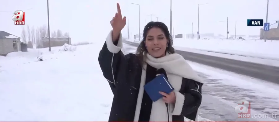 Çanakkale'de yoğun kar ve tipi! Buz pistine dönen yolda zorlu yayın... A Haber muhabiri Tayfun Er son durumu aktardı 21