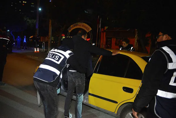 Adana’da hareketli gece! 2 bin polis görevde! Çok sayıda şüpheli yakalandı